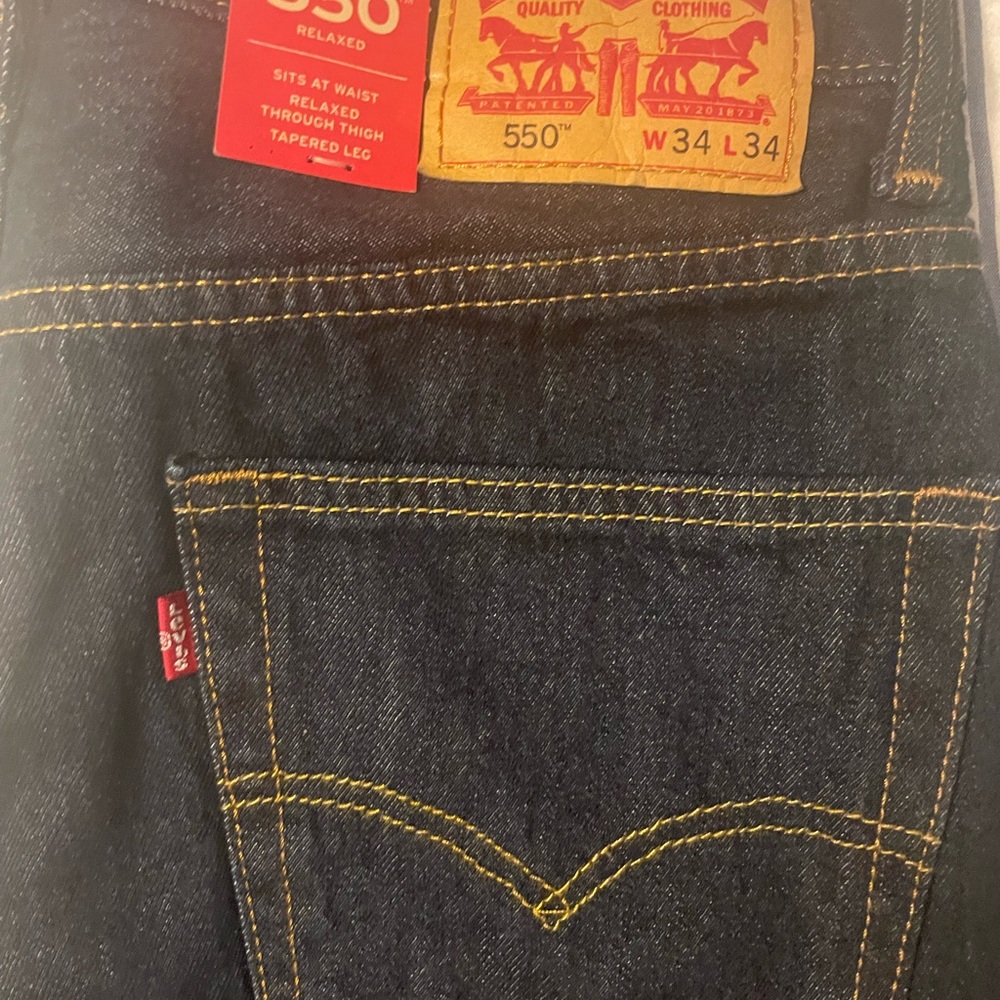 Men’s Levi’s dark wash 550 relaxed for jeans